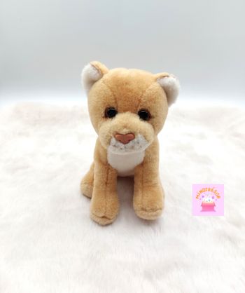 Petite peluche doudou lionceau lion beige blanc GIPSY 17 cm nez rose