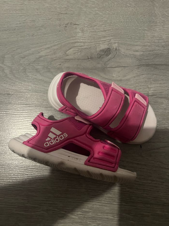 Sandales rose et blanches Adidas fille 23