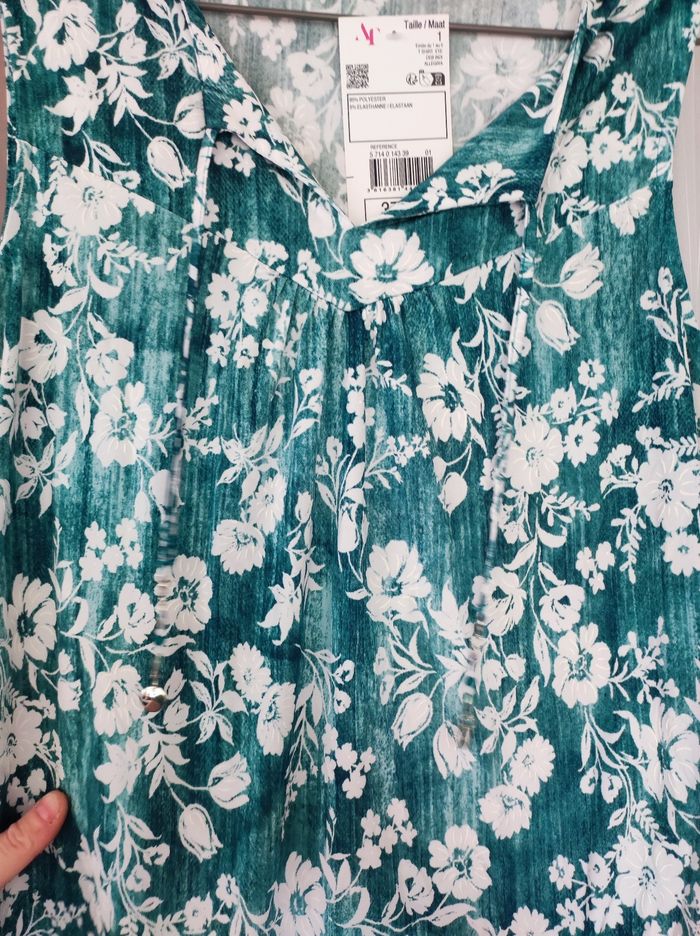 Débardeur fleuri Taille 38 Neuf - photo numéro 3