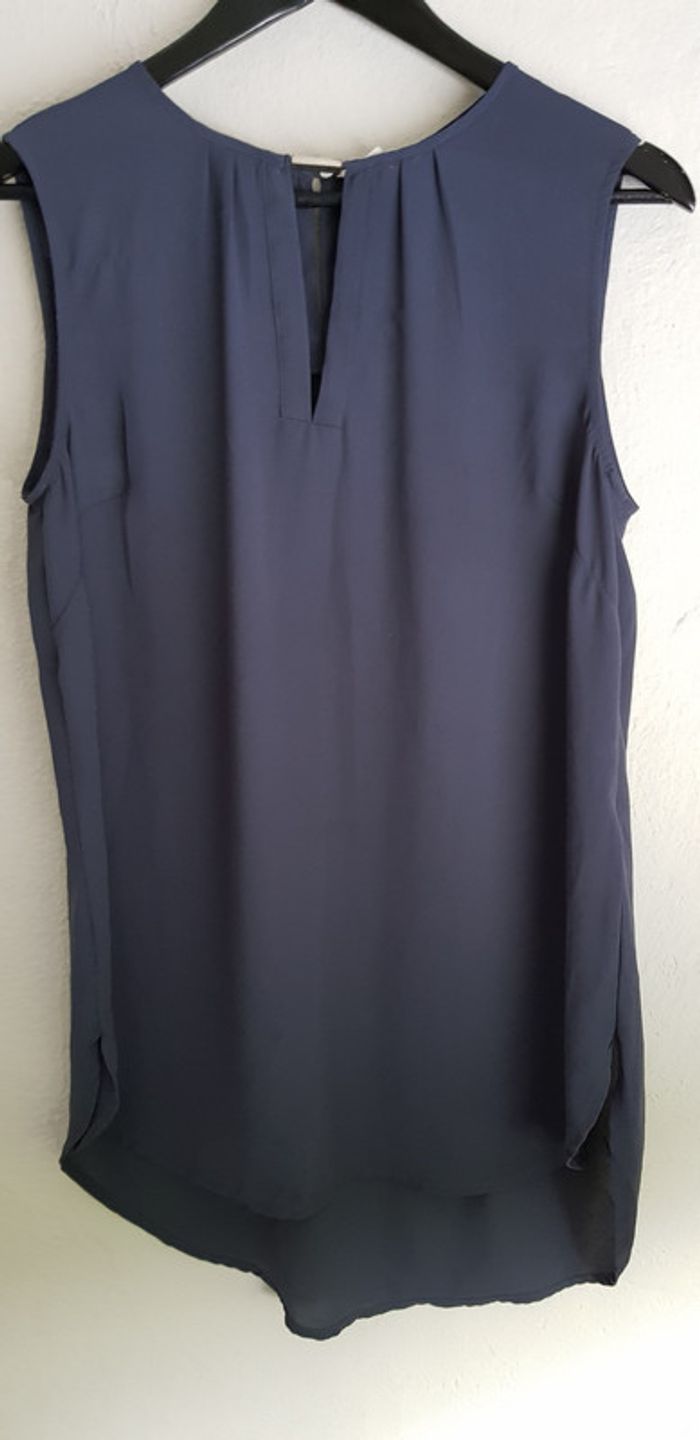 Blouse grise sans manches