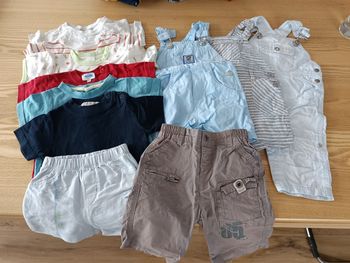 Lot de 13 vêtements été 6 mois 