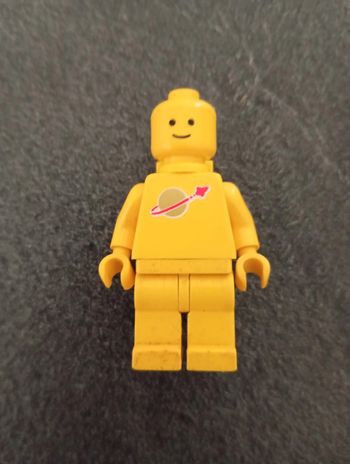 Classic space- yellow with air tanks