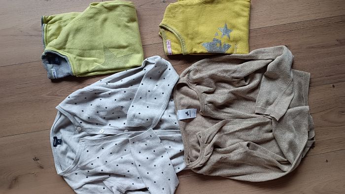 Lot 10 ans fille 2 pulls et 2 gilets