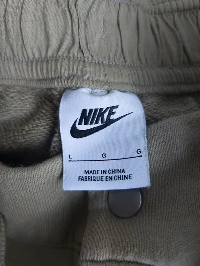 Short Nike – M – Kaki – État : Excellent - photo numéro 5