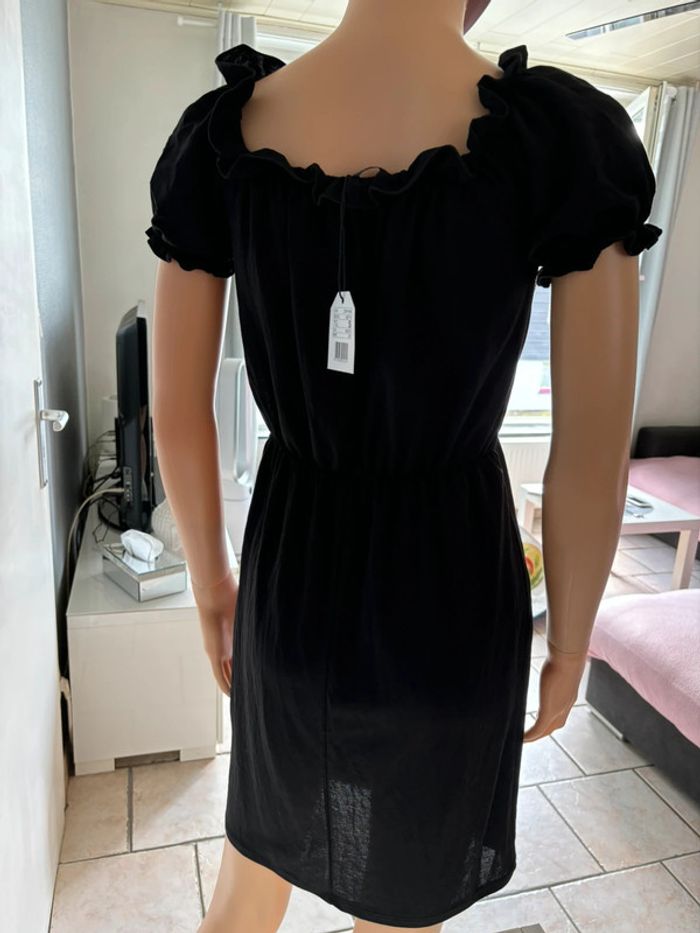 Robe noire neuve - photo numéro 2
