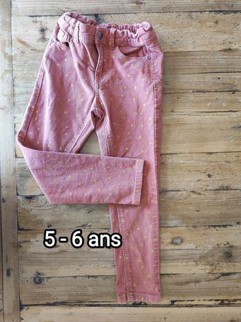 Pantalon velours slim motifs étoiles 5-6 ans