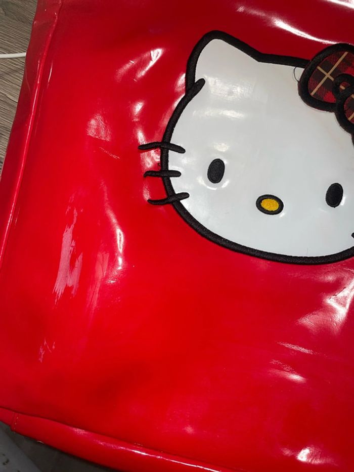 Sac Hello Kitty rouge vernis - photo numéro 9