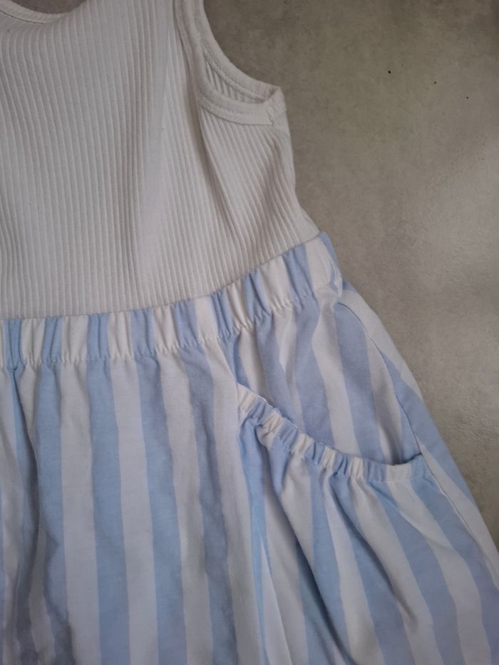 Robe zara 6 ans - photo numéro 2