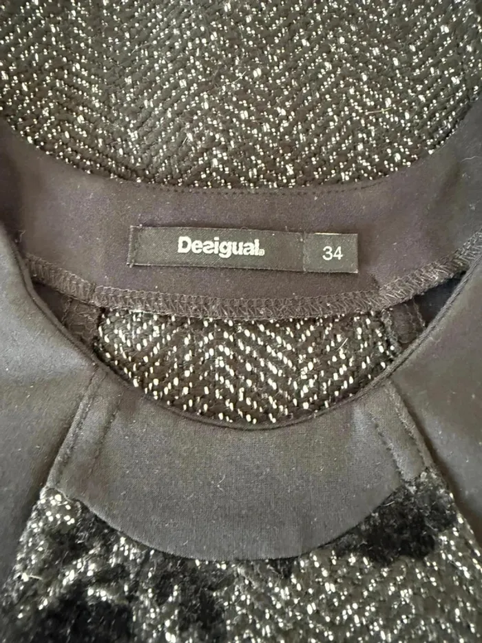 Superbe robe Desigual noire, taille 34, en parfait état ! - photo numéro 2