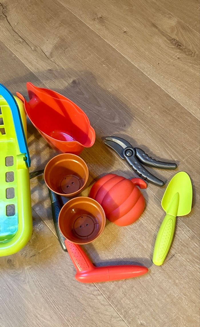 🍃 Ensemble de jouets du jardinier – Panier & accessoires imitation – Très bon état - photo numéro 2