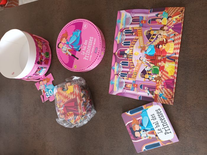 puzzle neuf le bal des princesses 30 pieces fille marque sassi avec livre et poster