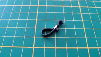 Poignée de portière 85C N°85 pièce détachée Renault R8 Gordini 1/8 1/8ème Eaglemoss collections #A67