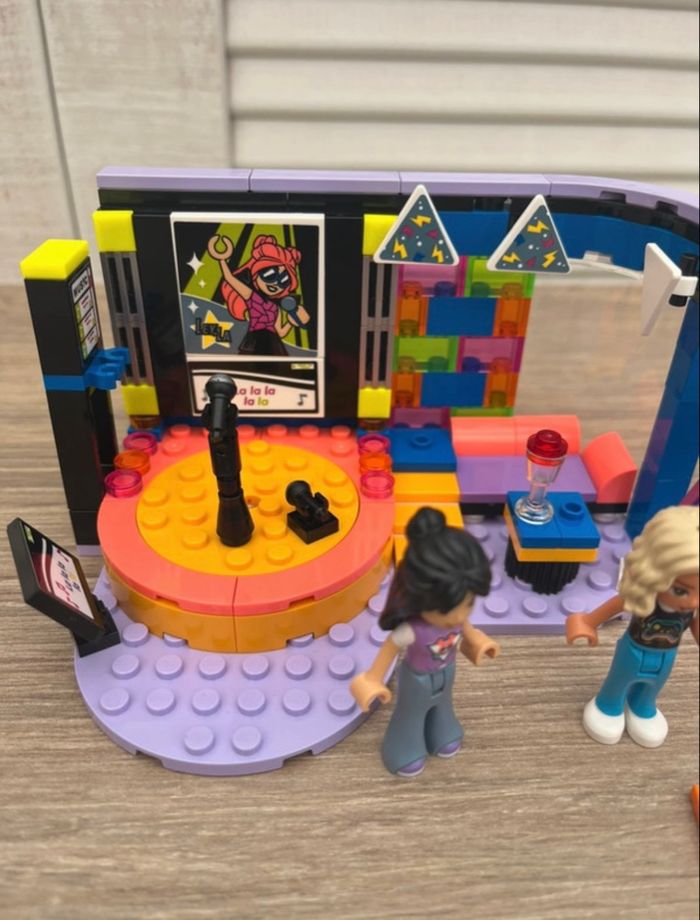 🎶 LEGO Friends 42610 – Le karaoké - photo numéro 3