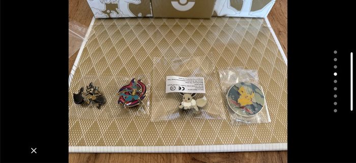 Lot pin’s Pokémon pikachu , lucario , évoli , hachécateur