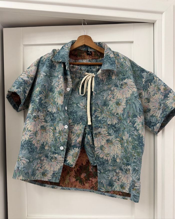Ensemble, chemise, short pour homme bleu, imprimé fleuri