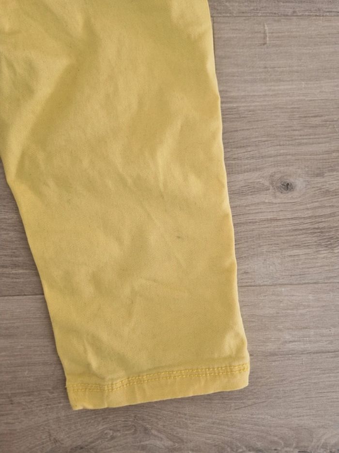 Short jaune - photo numéro 6