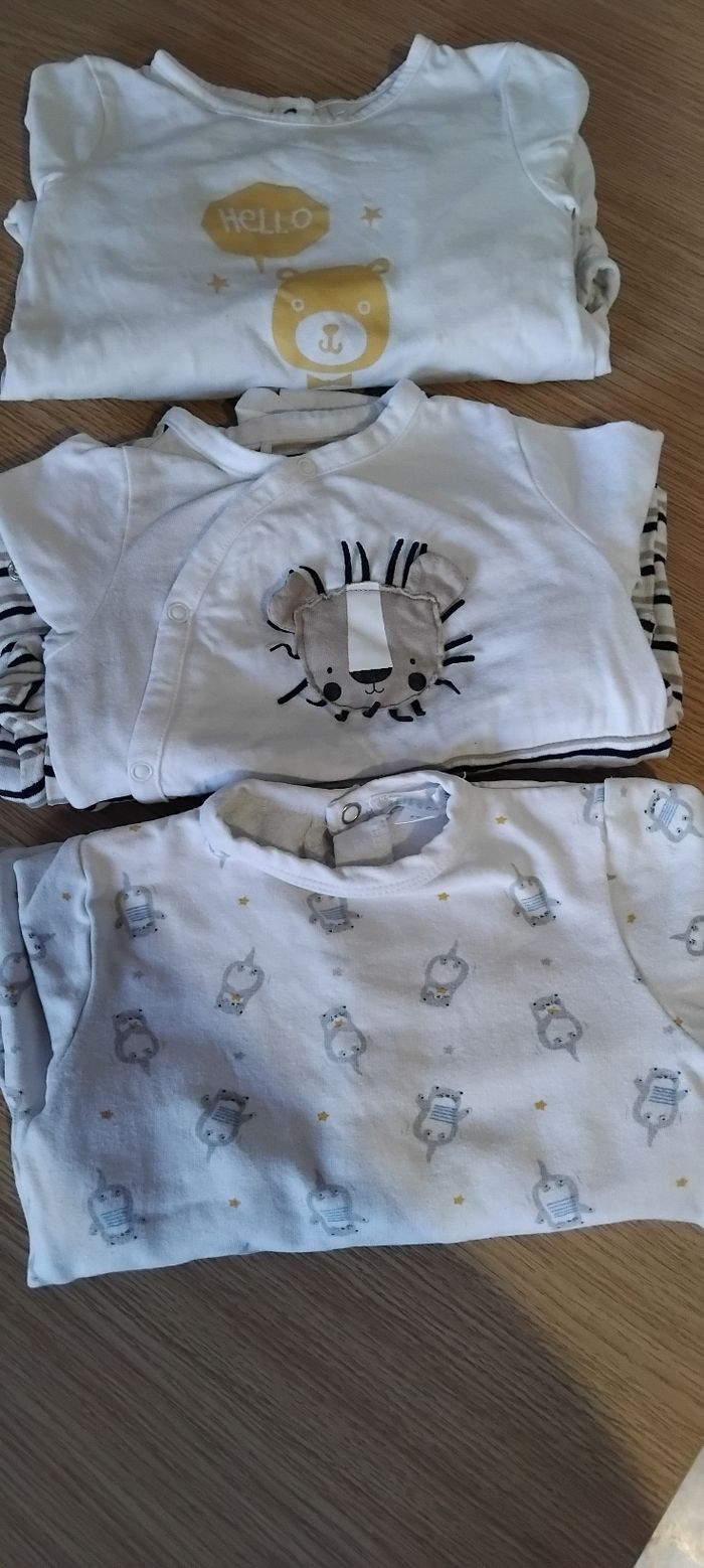 Lot pyjamas fin 9 mois