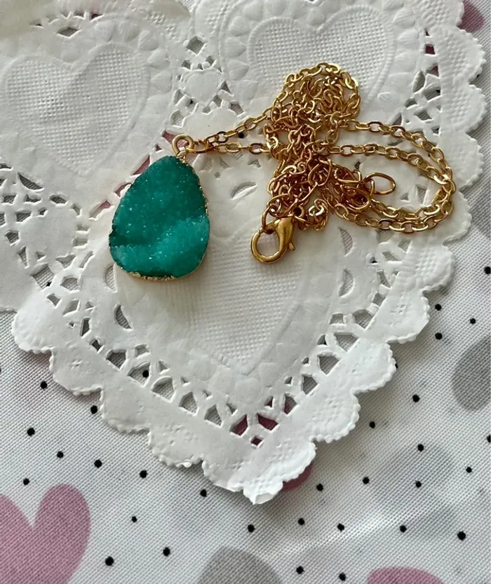 # collier pierre verte#