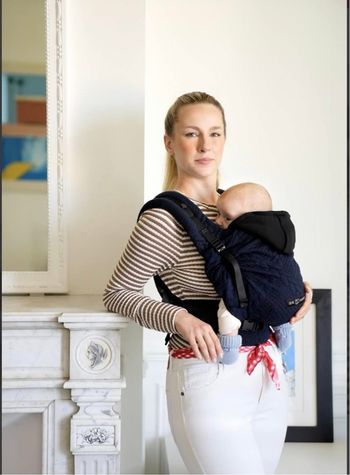 Porte bébé Love radius Hoodie Carrier2