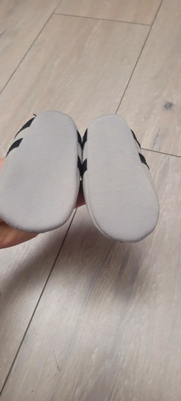 Chaussons Tigrou. 0/6mois. Marque Disney - photo numéro 2