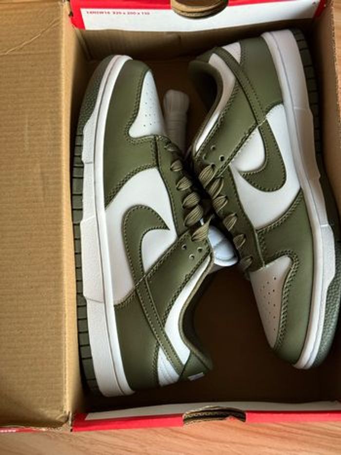 Nike Dunk Low Vert Olive Blanc Femme / Homme Taille 40 – Neuf Authentique avec Boîte