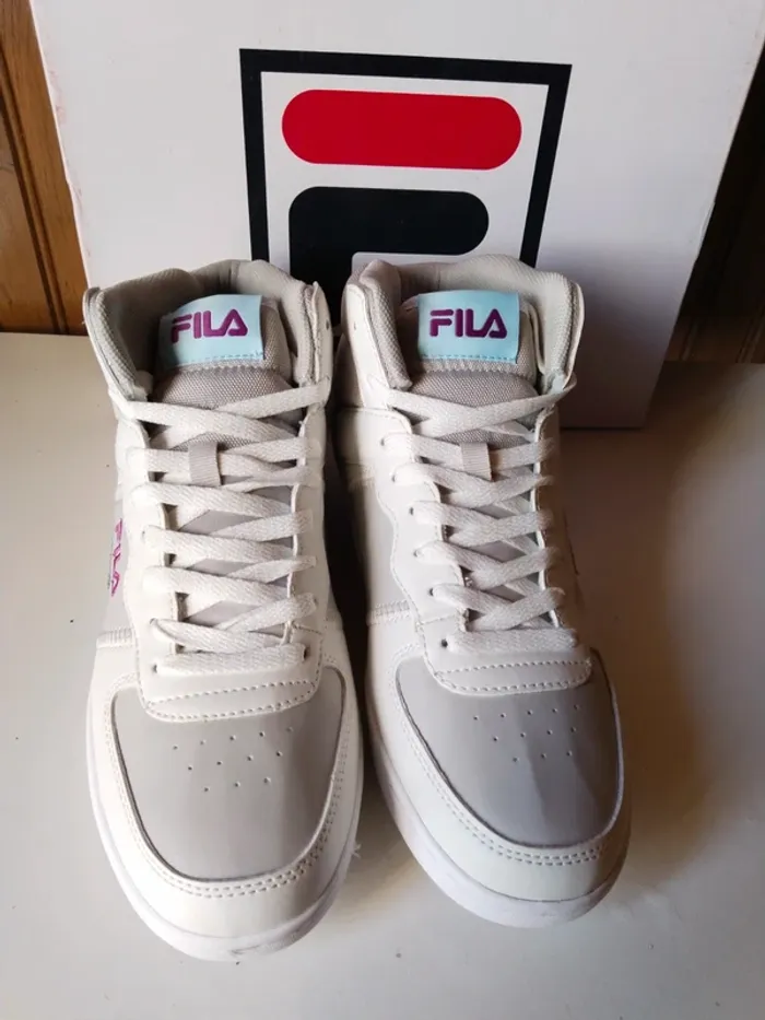 Paire de baskets montantes femme de marque Fila pointure 41 - photo numéro 4