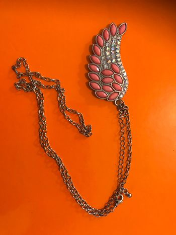 Collier sautoir aile rose et strass