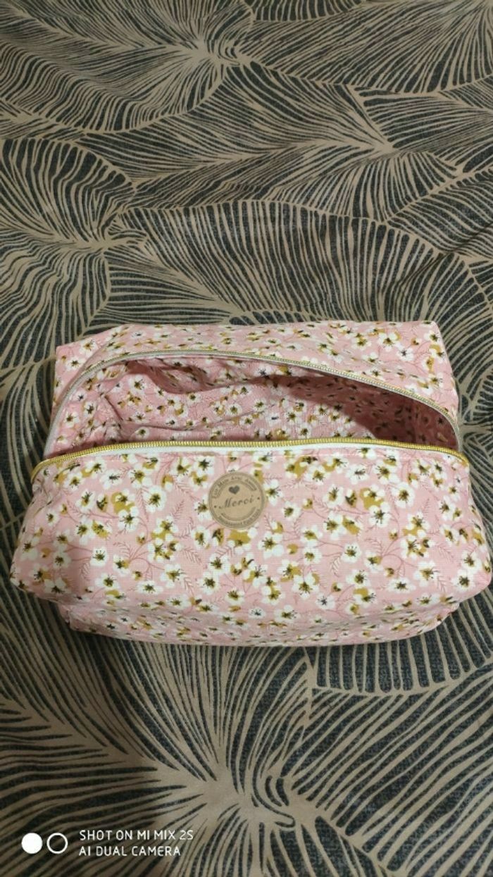Trousse de toilette neuve