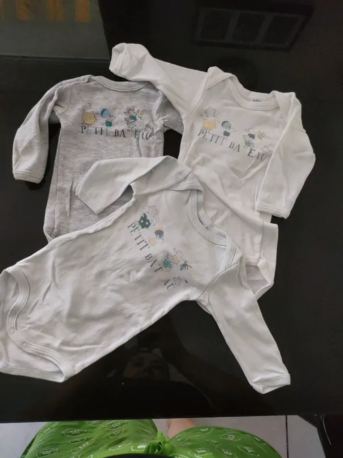 Eau de 3 body petit bateau 3 mois