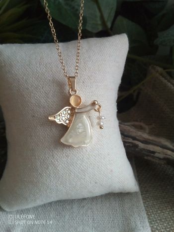 Collier ange et perles de culture d'eau douce naturelles