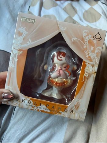 Skullpanda white moon figures