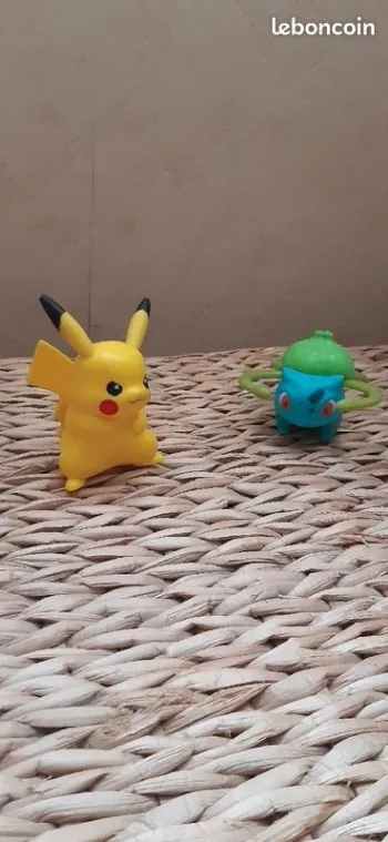 Lot de 2 figurines en plastique en très bon état