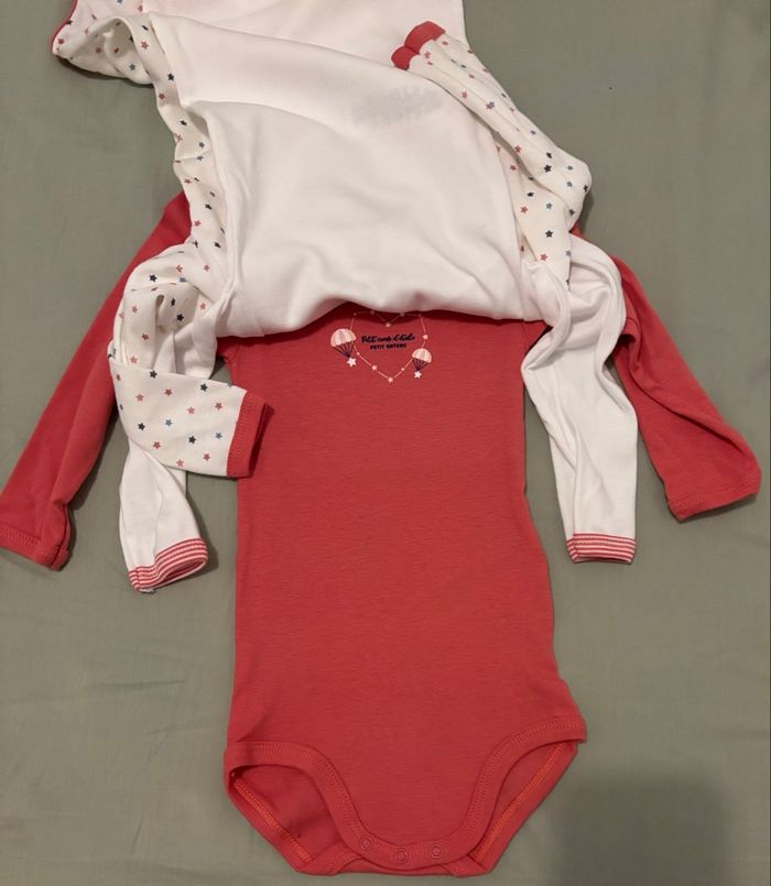 Lot de 3 bodies fille ,petit bateau ,18 mois - photo numéro 2