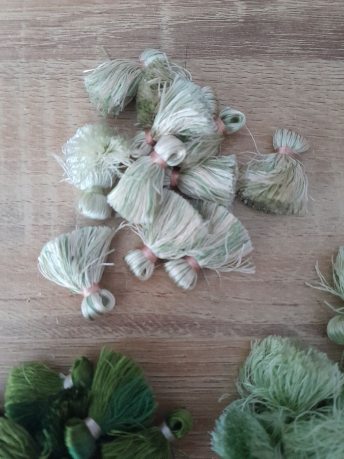 Lot de 50 pompons vert pour création de bijoux lot numéro 4 - photo numéro 7