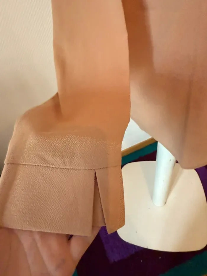 Blouse beige en très bon état taille L Molly bracken - photo numéro 6