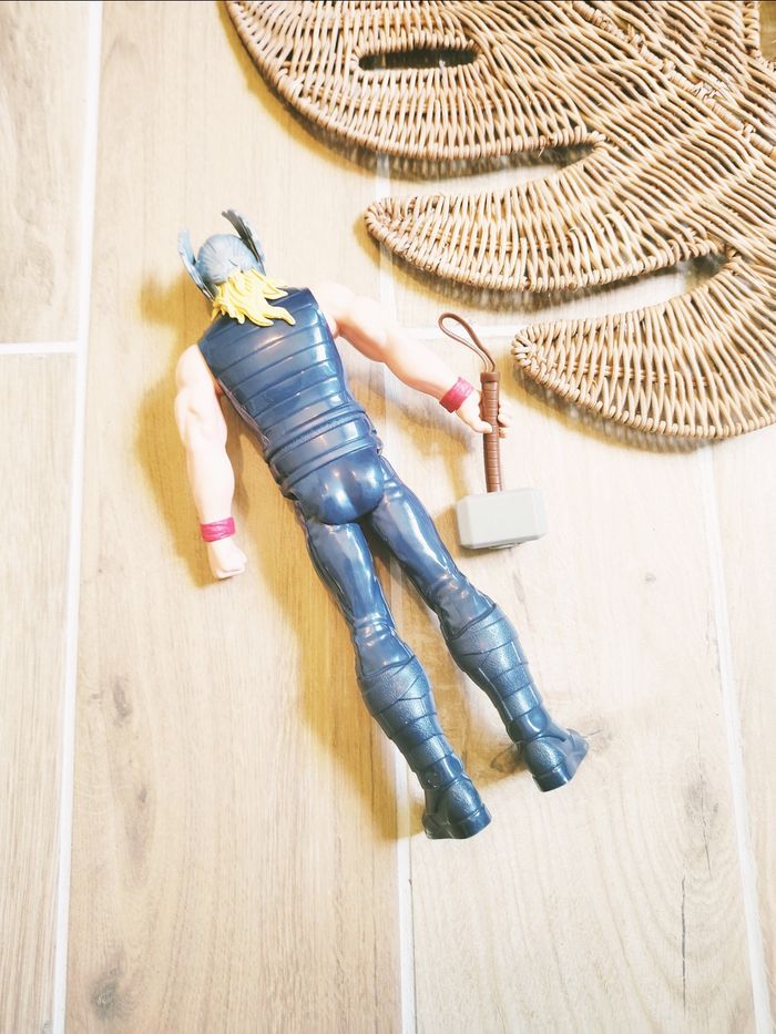 💫Thor avec son marteau figurine de 30cm Avengers Marvel Hasbro - photo numéro 3