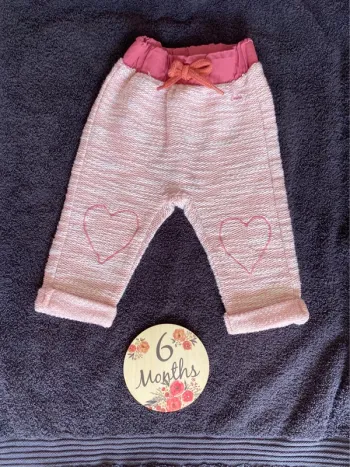 Pantalon rose motifs cœurs 6 mois