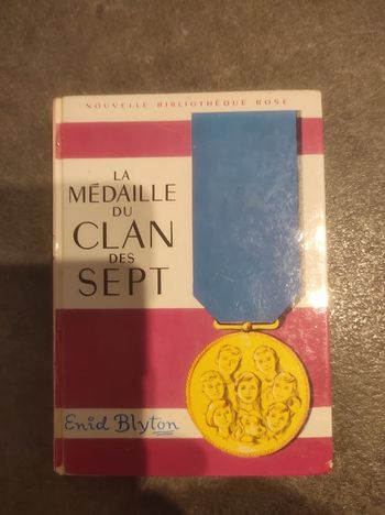 La médaille du Clan des Sept Enid Blyton Bibliothèque Rose cartonnée 1969