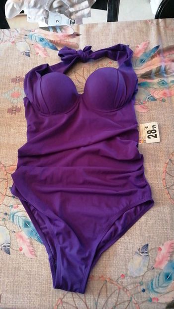 Maillot de bain neuf étiqueté