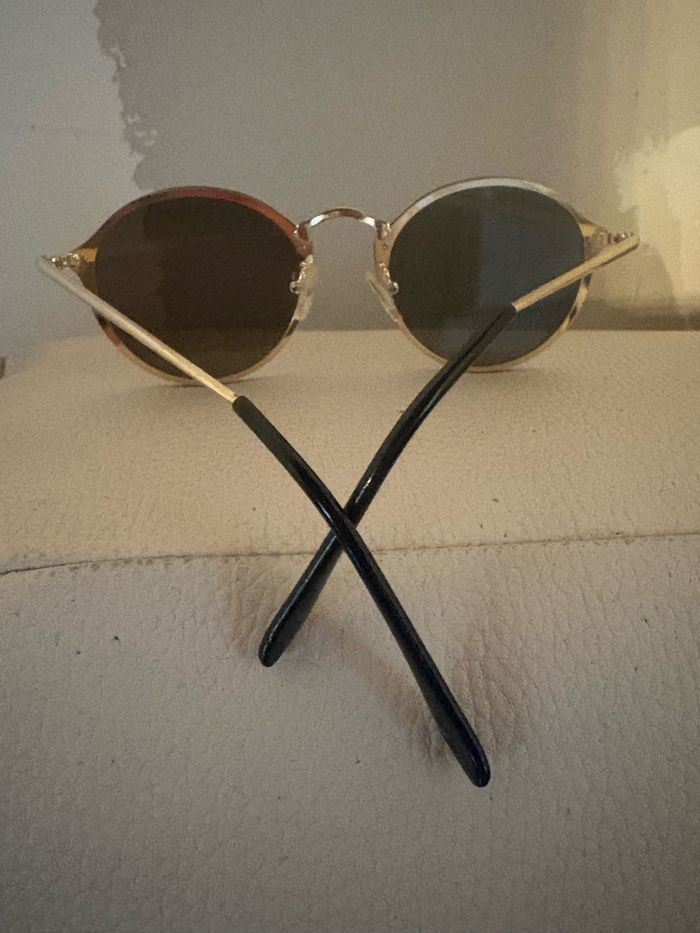 Lunette de soleil - photo numéro 2