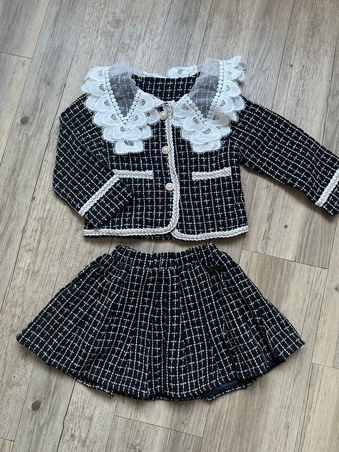 Ensemble, jupe et veste encolure dentelle fille 4 ans