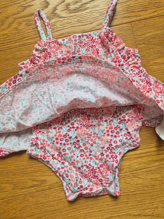 Robe avec bodie intégré 3 mois - photo numéro 3