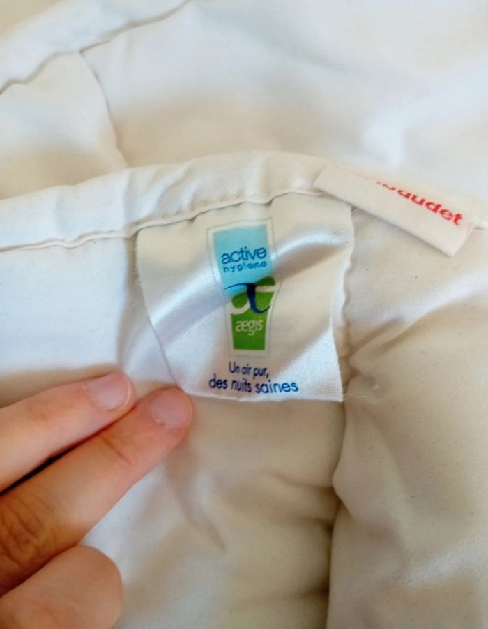 Couette Vertbaudet 140 x 150 - excellent état - photo numéro 3