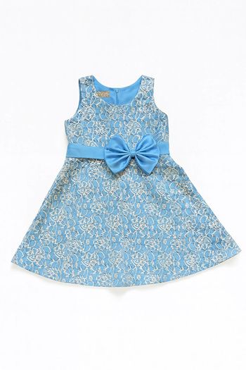 Robe en dentelle bleue