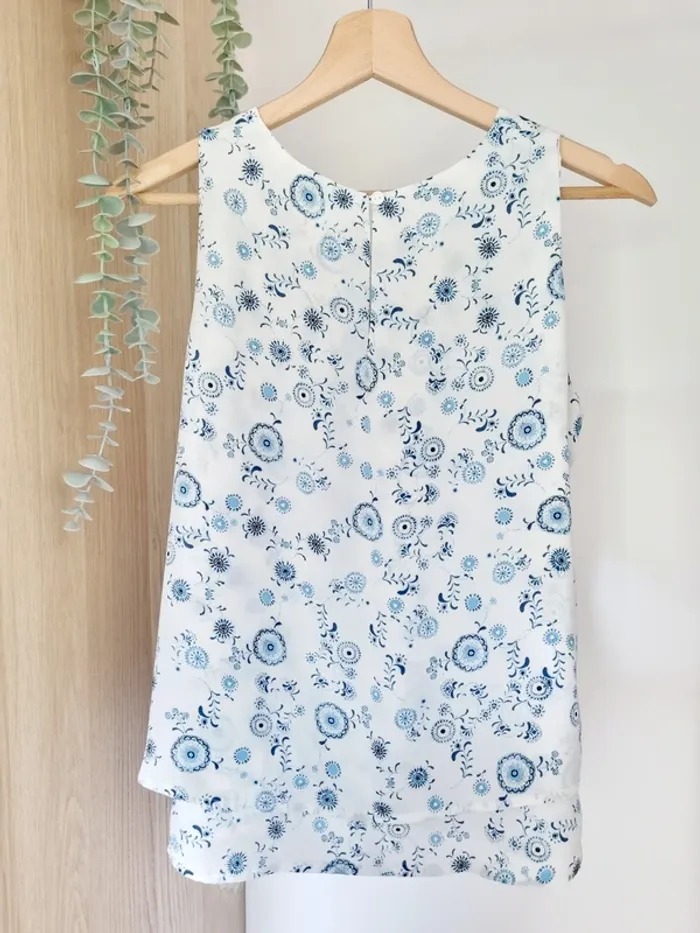Débardeur blanc fluide et motif fleuri - photo numéro 2