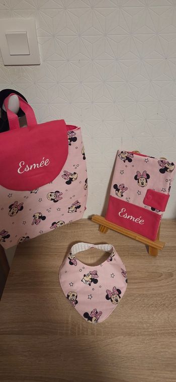 Ensemble naissance sac à dos, protège carnet de santé et bavoir bandana 