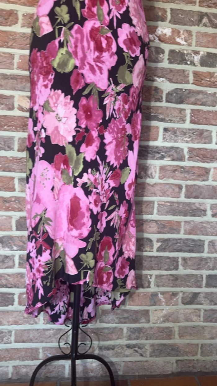 Robe noire à fleurs roses asymétrique - photo numéro 7