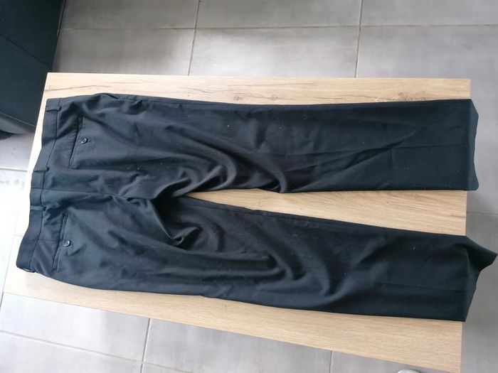 Pantalon à pince noir 👖Homme👖
BRICE
Taille 44 - photo numéro 8