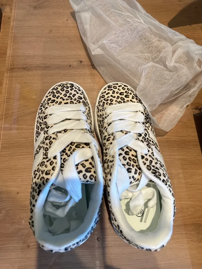 Très jolies sneakers léopard femme petit 38 - photo numéro 2