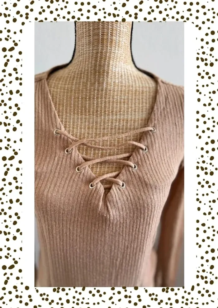 Pull léger col en V avec laçage marron H&M - photo numéro 3